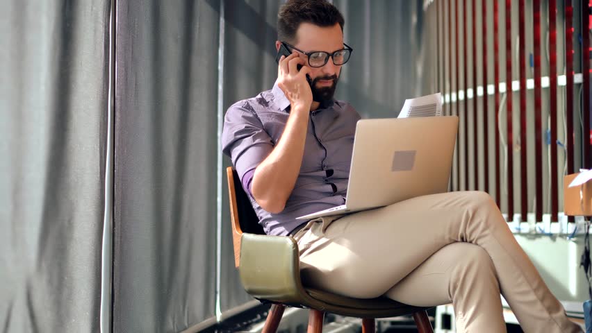Entrepreneur In Office Planning Report. Investor Working In Bright Office. Analytical Thinking Career Development. Financial Goal On Startup. Online Platform Search Solution. Trading Skill Trader Job