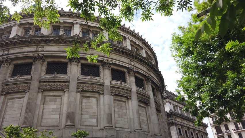 Circular Argentina historic architecture in Congressional building, panning view