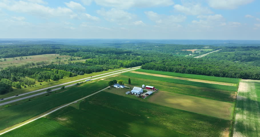Farm barn in rural Ohio, USA. American agricultural landscape