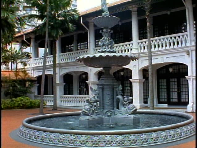 Singapore Raffles Hotel, courtyard, fountain, medium shot