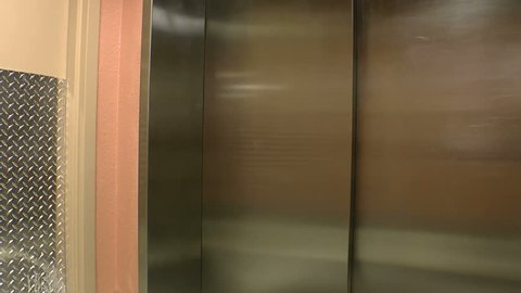 The Elevator Doors Open Opening の動画素材 ロイヤリティフリー Shutterstock