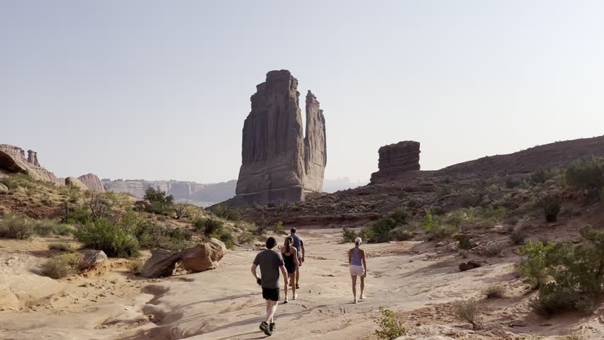 Family hike in Utah national park