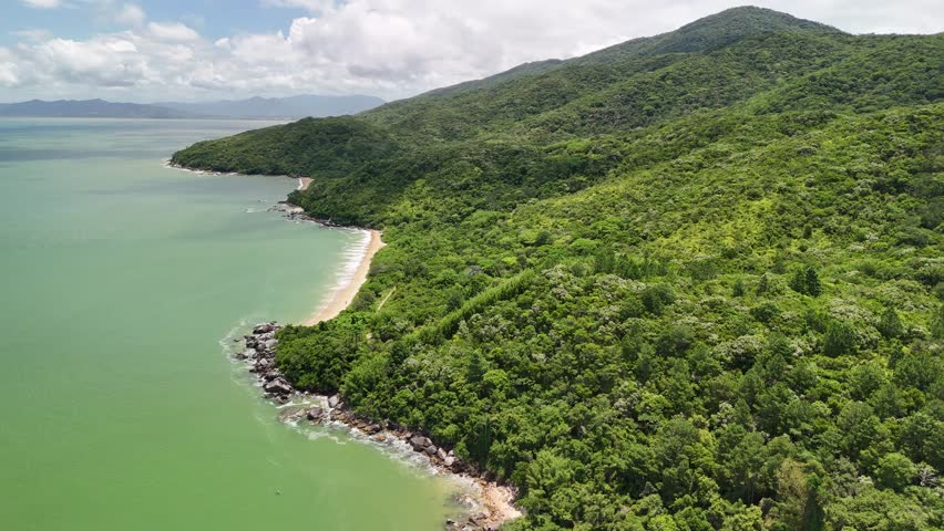Cardoso Beach, Costeira de Zimbros Trail - Parque Natural Municipal Costeira de Zimbros - Bombinhas, Santa Catarina, Brazil