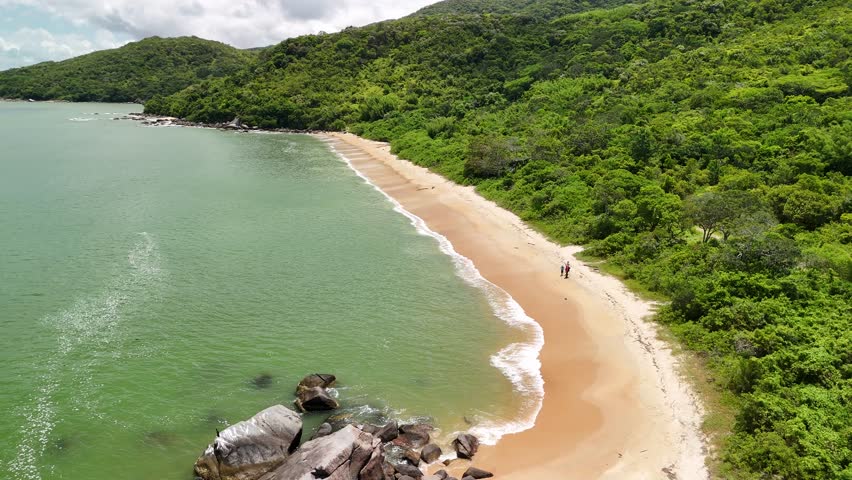Cardoso Beach, Costeira de Zimbros Trail - Parque Natural Municipal Costeira de Zimbros - Bombinhas, Santa Catarina, Brazil