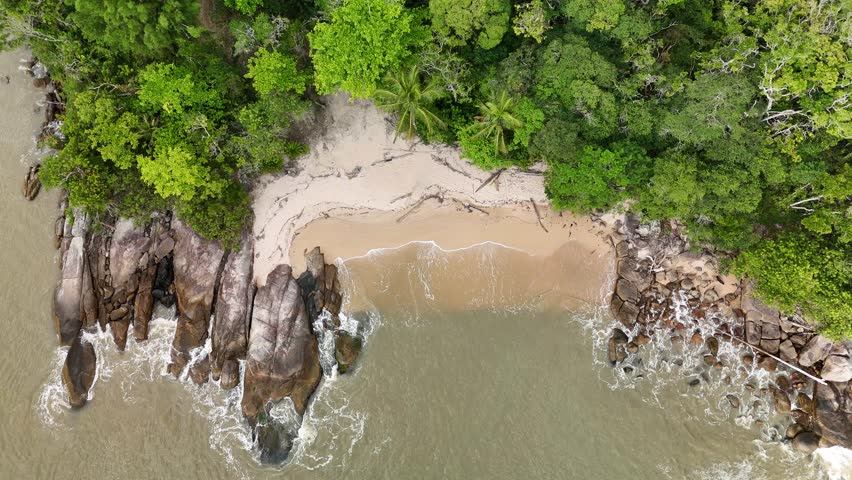 Hermínio Beach - Parque Natural Municipal Costeira de Zimbros - Bombinhas, Santa Catarina, Brazil
