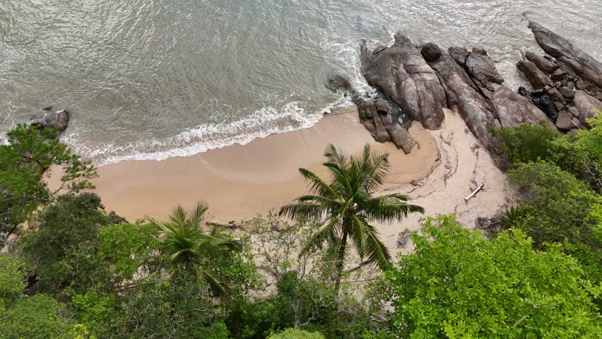 Hermínio Beach - Parque Natural Municipal Costeira de Zimbros - Bombinhas, Santa Catarina, Brazil
