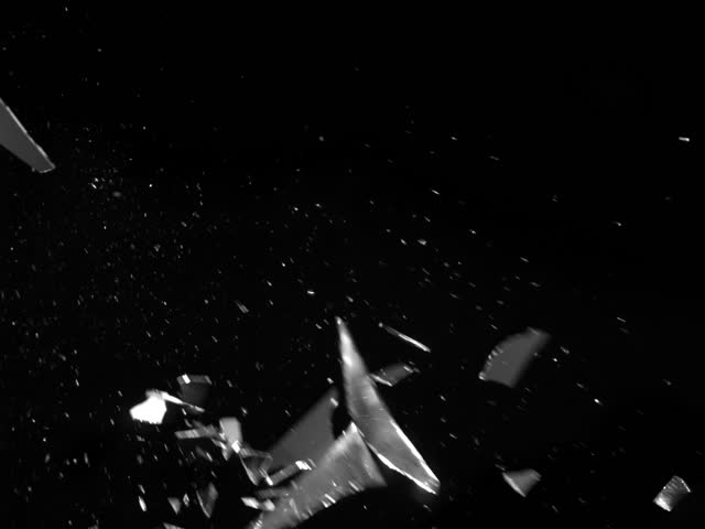 Realistic Glass Break and Shatter with Alpha Matte – Cinematic VFX