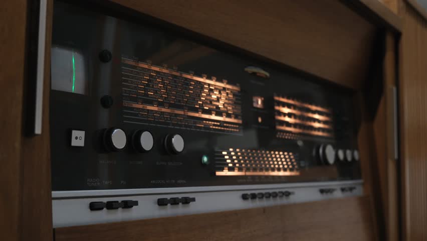 vintage radio, retro radio, old music machine	