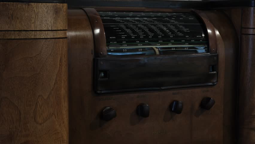vintage radio, retro radio, old music machine	