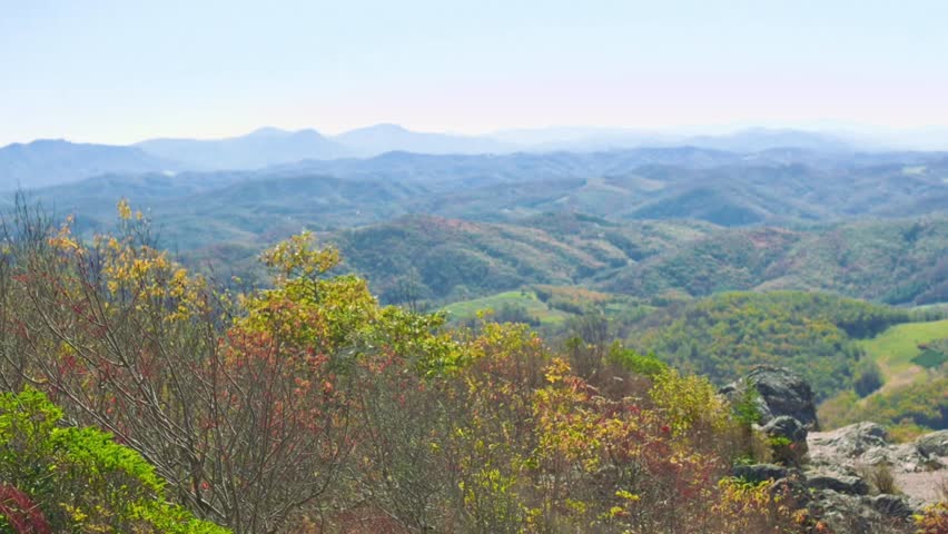 Scenic View of Appalachian Trail Landscape Stunning mountain landscape of Appalachian Trail with rolling hills, colorful foliage, and distant peaks under clear sky Trail with rolling hills