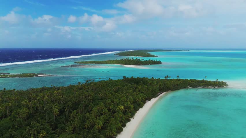 Stunning Aitutaki atoll with turquoise lagoon and surrounding islets, Cook Islands