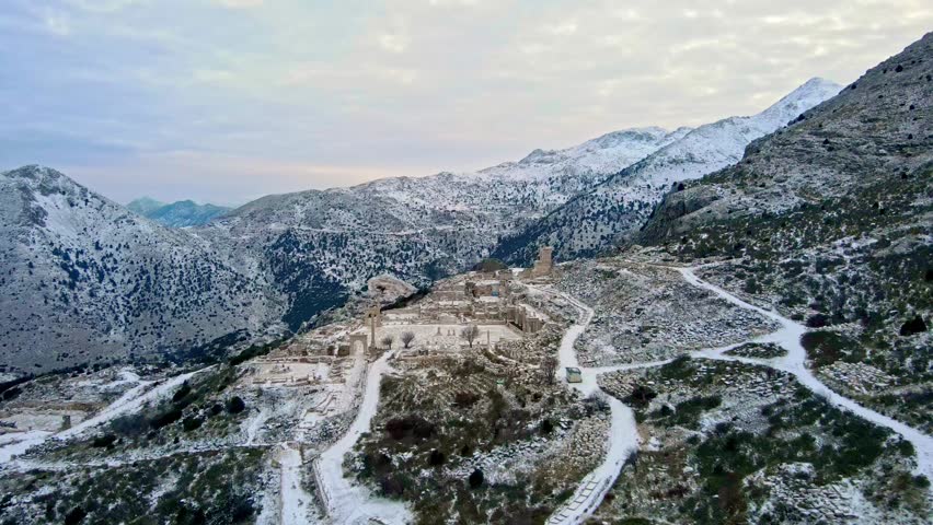 The ancient city of Sagalassos in Turkey captivates with its impressive arched structures, mountain scenery, and rich historical heritage. This unique site stands out.