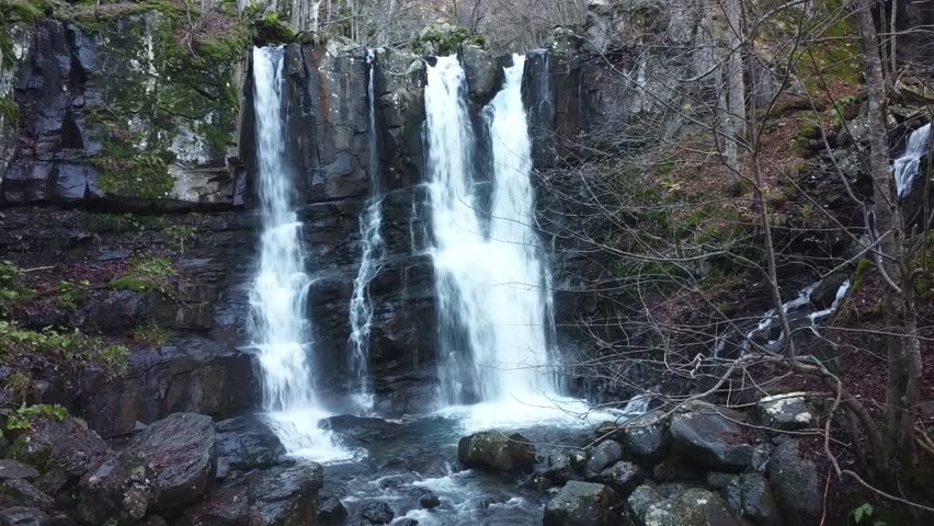 The Dardagna torrent forms seven waterfalls along its course from Corno alle Scale (BO) to Madonna dell'Acero (BO), and then continues its journey downstream.