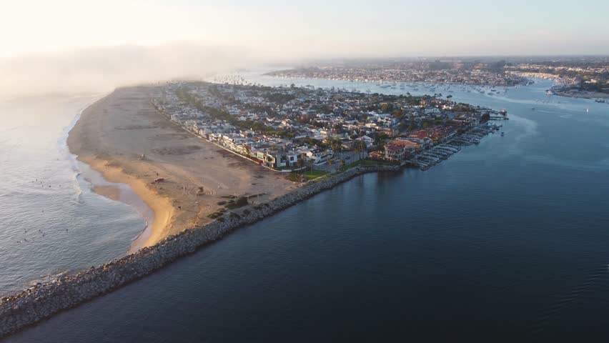 Balboa Peninsula Public Beach. Legendary Local Surf Spot "The Wedge." Newport, Orange County, Southern California Coast, USA. Corona Del Mar, Newport Bay Harbour Jetty.