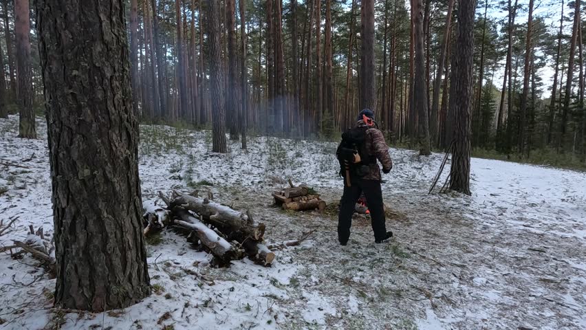 A tourist sets off on a journey after a rest