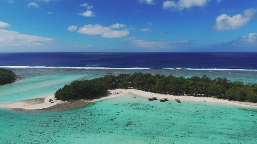 The Muri Lagoon in the Ngatangiia district on the east coast of Rarotonga, Cook Islands.