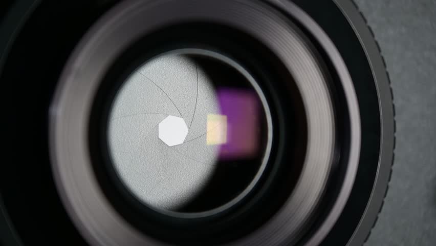 Photographic lens aperture with open and closed movements.