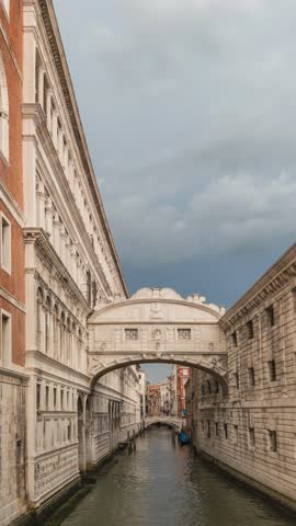 Venice Italy time lapse city skyline at Bridge of Sighs (Vertical)
