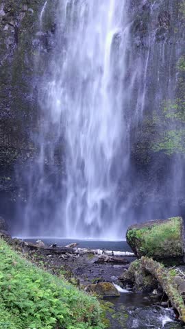 USA, Portland, scenic Multnomah Falls in Oregon Columbia River Gorge.