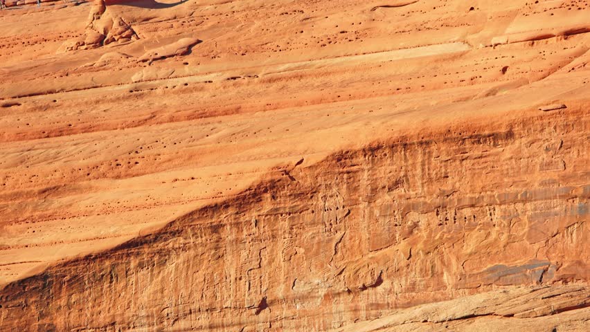Reveal shot of the Delicate Arch in Arches national park, Utah. Delicate Arch is a 16m freestanding natural arch located in Arches National Park, near Moab in Grand County, Utah, United States