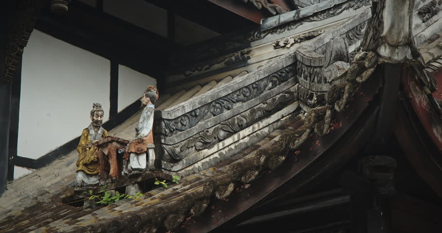 Chengdu, Sichuan, China. Figurines On Roof Of Temple. Chinese Architecture. Figurine Of Men Sitting At Table. Park On Grounds Of Wuhou Memorial Temple, Chengdu. Traditional Chinese Architectural