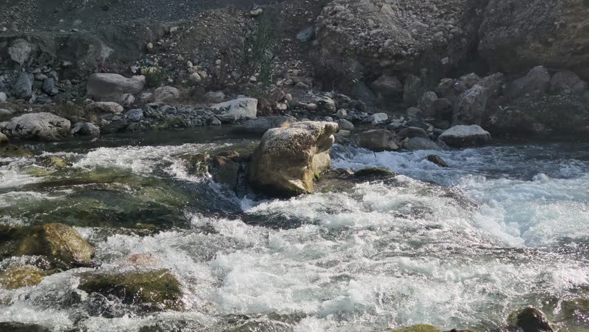 Passing through the Dokuzoluk Recreation Area in the Karaisali district of Adana province, the mesmerizing and tranquil view of Eglence River provides a restful sight perfect for a weekend activity.