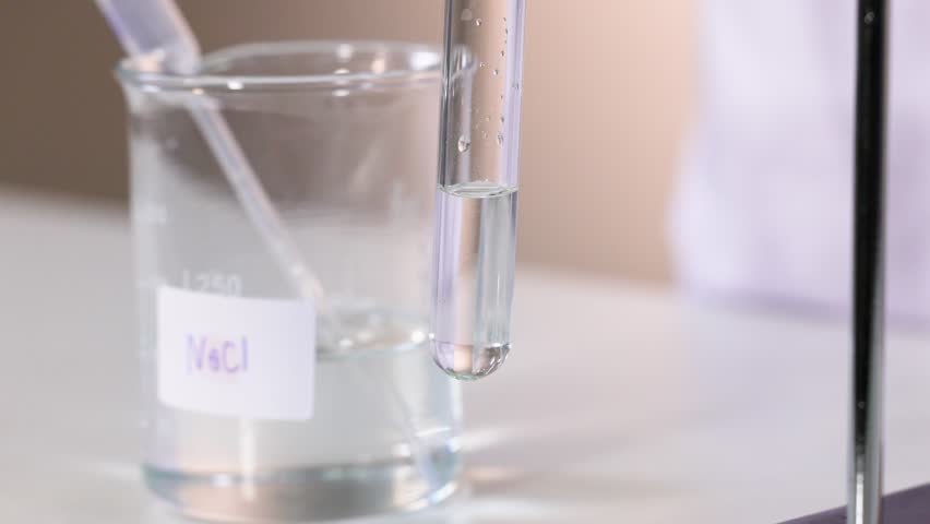 Lead nitrate and potassium iodide reaction demonstration