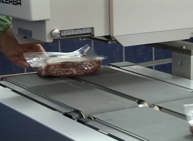 Vacuum packaging of meat