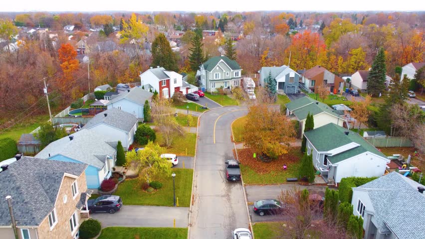Picturesque and quiet neighborhood surrounded by greenery and autumn colors. Estrie, Québec, Canada