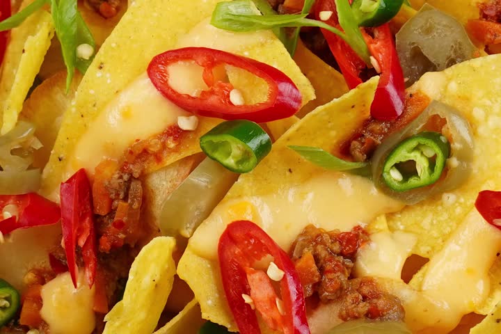 Nachos with Pepper and Chilli Slice and Cheese