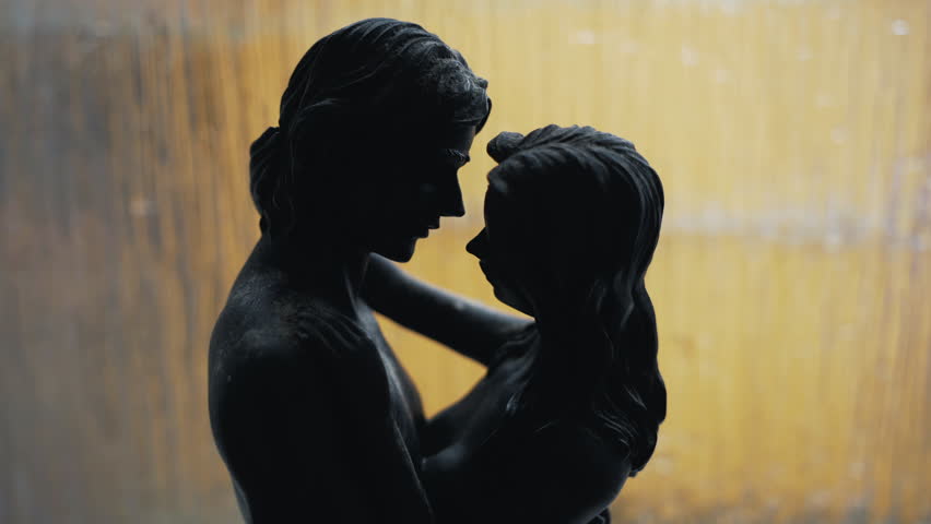 Man and Woman Statue in 4k