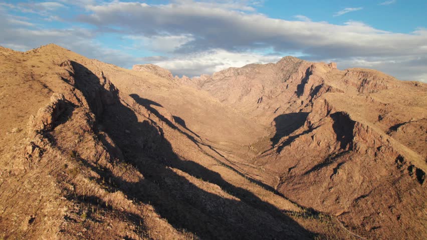 Mountain aerial shot in the Arizona desert, 4K