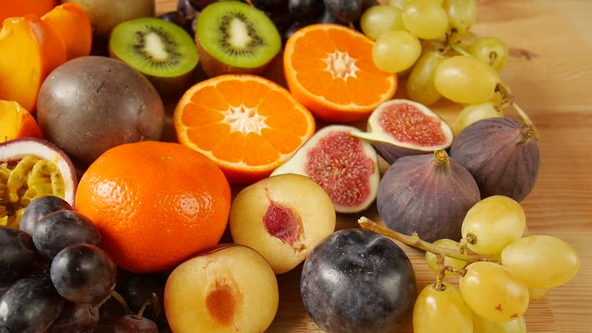 Different fruits on the table.