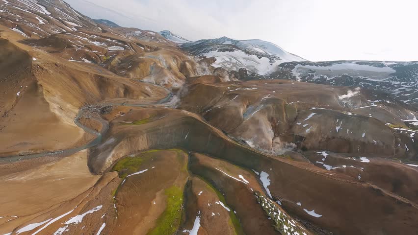 An epic FPV drone flight offering stunning views of Iceland’s untouched terrain, filled with volcanic fields and glacial rivers