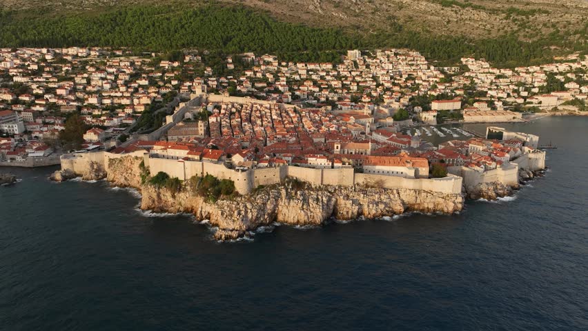 Rotate over the walled area of ​​the city of Dubrovnik, Croatia.