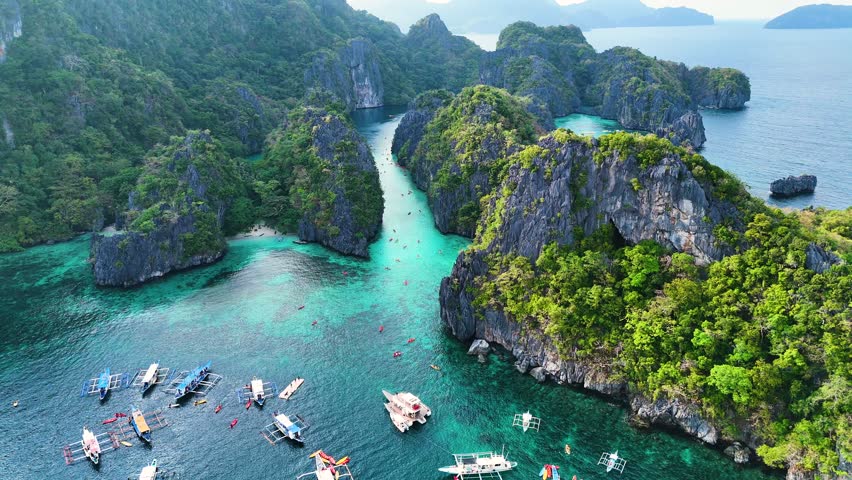 Big Lagoon and Small Lagoon at Miniloc Island near El Nido, Palawan, Philippines.
