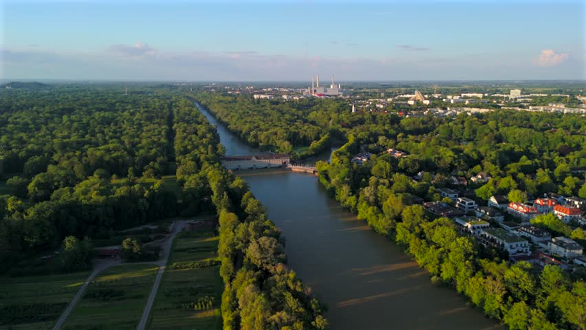 Stauwehr Oberfoehring Muenchen, Bayern, Deutschland Luftaufnahme im Sommer. Dam on Isar River in Munich, Germany aerial view in summer. Top view of the English Garden and the dam on the River Isar. 