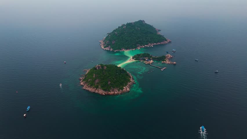 Koh Nang Yuan, Koh Tao, Thailand. White sand beach strip, clear turquoise water. Longtail boat tour