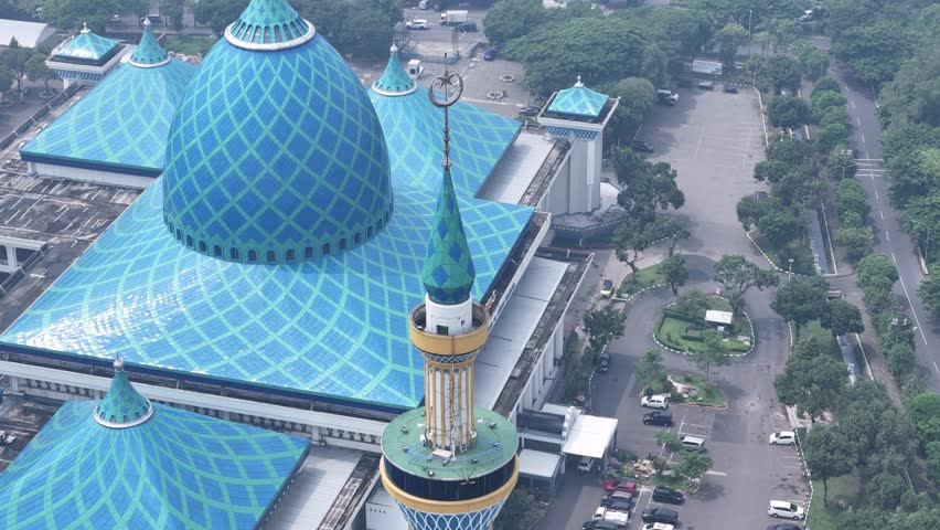 Aerial video of the al-Akbar National Mosque in Surabaya, Indonesia. The text in the video means: al-Akbar National Mosque Surabaya.