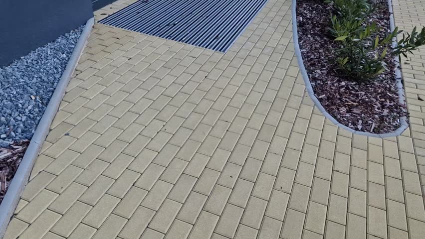mat with felt filling and cassette brushes, gray aluminium. profiles embedded below the pavement level. replaceable felt brushes clean the shoes and soak up the water. the risk of slipping is reduced