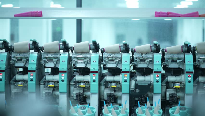 The cashmere factory spins yarn.