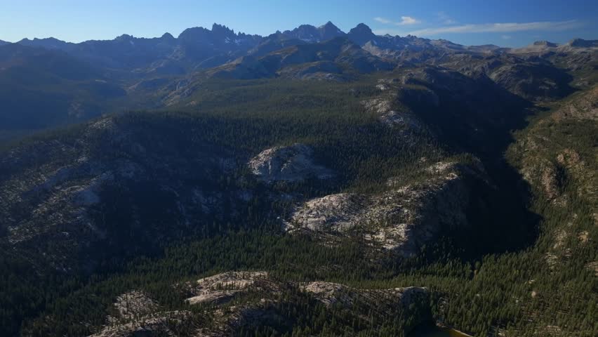 Minarets Vista Banner Peak Mammoth Mountain Lakes PCT Trail aerial drone California daytime morning afternoon blue sky could nature landscape Pacific Crest Trail Yosemite Volcanic Ridge forward motion