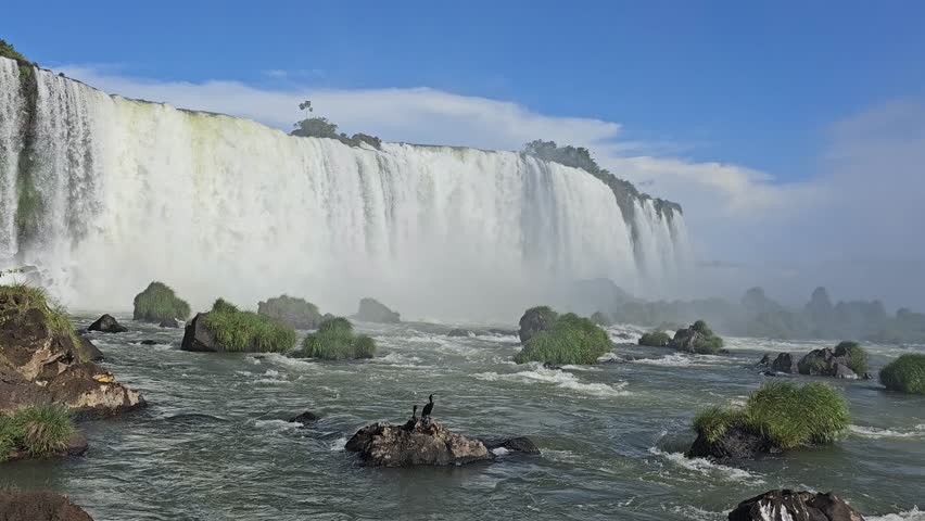 Video of one of the wonders of the world: The Iguaçu Falls.