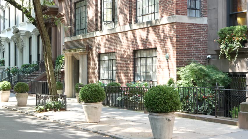 New York City townhouse building, Brooklyn Heights residential district, USA. Brownstone urban architecture, attached house. United States real estate, american property, apartments and homes in NYC.