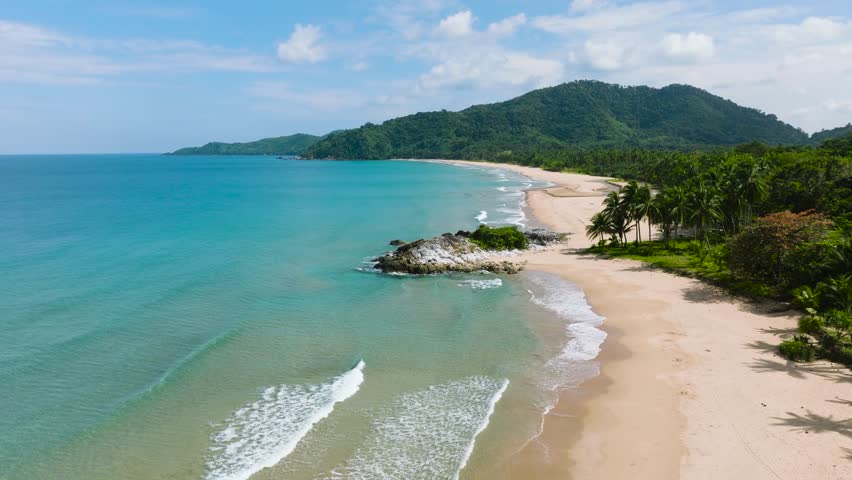The coastline features a stunning combination of turquoise waters and golden sand. Duli Beach. El Nido, Palawan. Philippines.