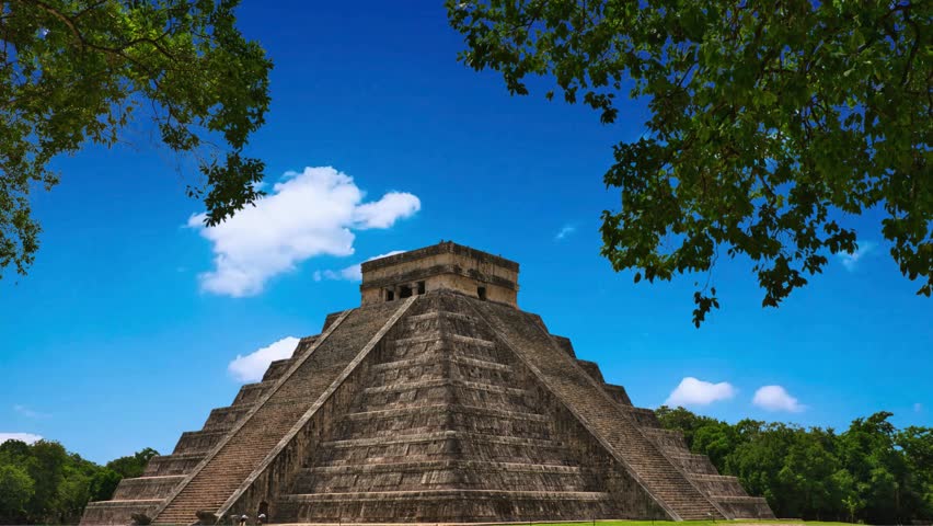 El Castillo (The Kukulkan Temple) of Chichen Itza, mayan pyramid in Yucatan, Mexico. It