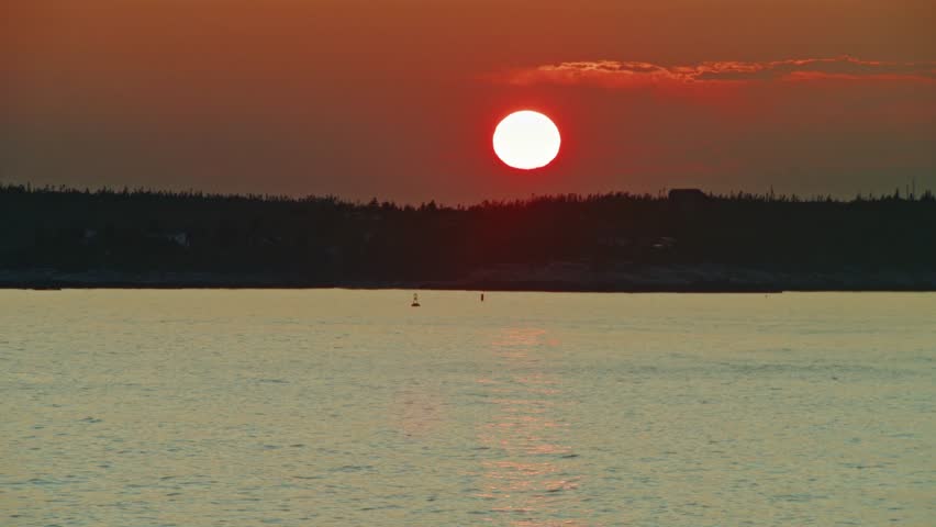 Stunning View Sunset Over An Atlantic Ocean Bay In Nova Scotia, Canada. The Sun Sets Behind Rolling Hills And Islands, Offering A Tranquil Scene Perfect For Travel, Nature, And Landscape Projects.