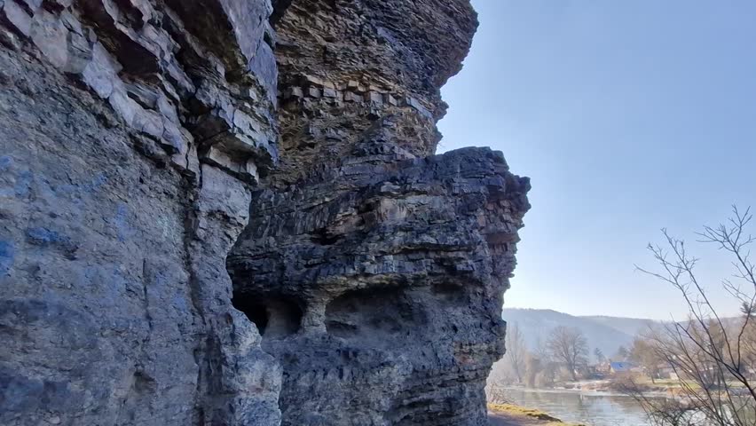 The limestone cliff with its layered structure forms cavities and overhangs above the river. The beautiful carved paths were created by the inhabitants of this valley in the past.