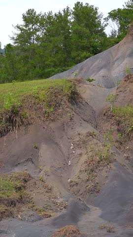 The Sumalu sand hills dunes are really pleasing to the eye when you see them. Getting to this location is quite tiring, because access to the destination requires walking from the vehicle parking area