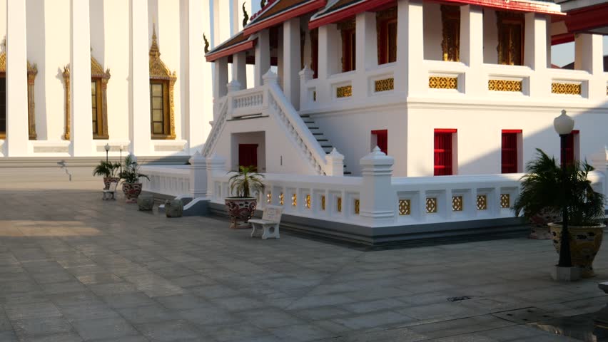 Wat Kanlayanamit, where Sam Po Kong Buddha Statue located, is famously known among many locals. The temple is located next to Chao Praya River in Bangkok. 